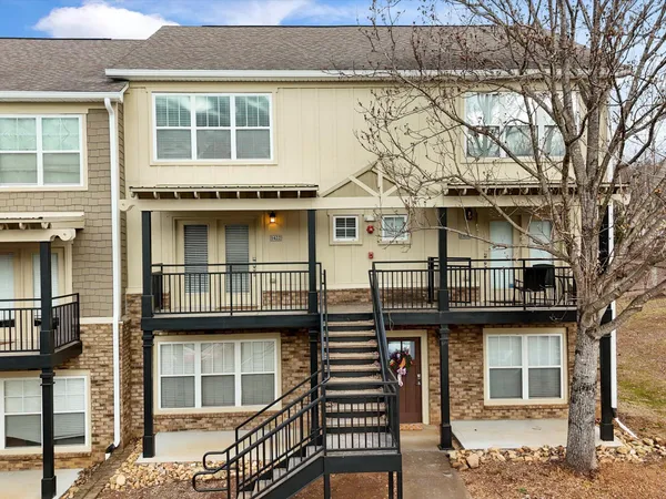 1121 Tree Top Way
