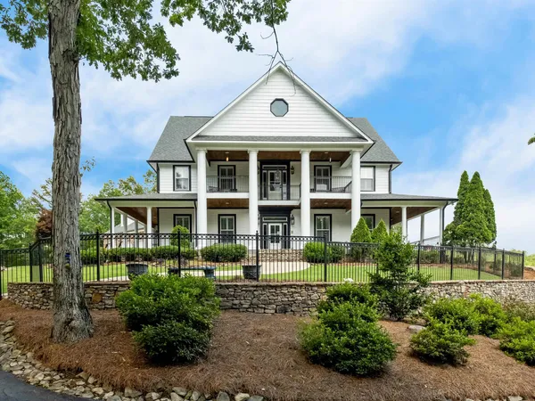 280 Meadow Lake Circle