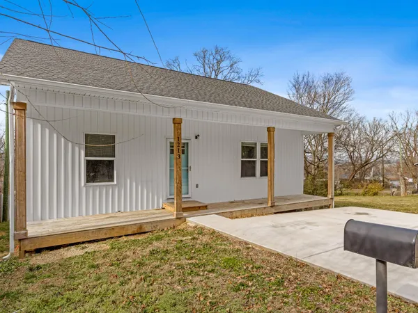 1213 N Chamberlain Avenue