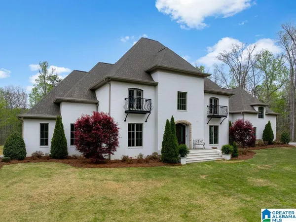 2406 Oakridge Drive