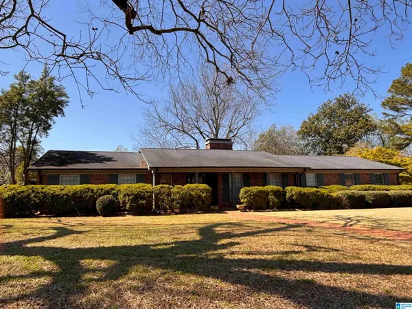 876 Twin Lake Drive