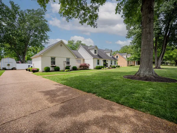 2511 Cabot Ct