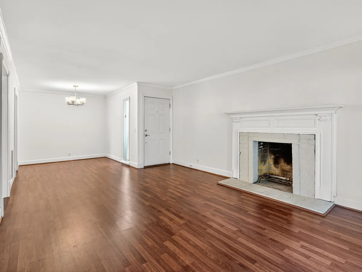 2116 Hobbs Rd