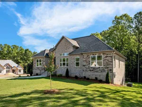 1121 Grey Oaks Valley