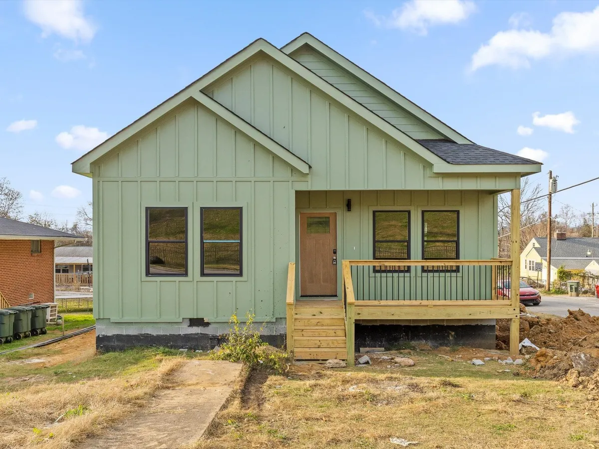 925 N Chamberlain Avenue