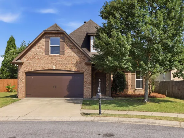 2304 Dunbar Circle