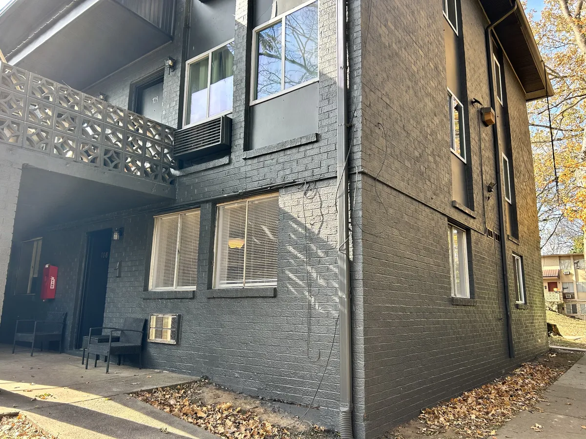 550 Harding Pl