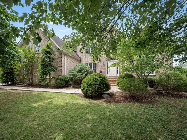 3035 Twisted Oak Dr