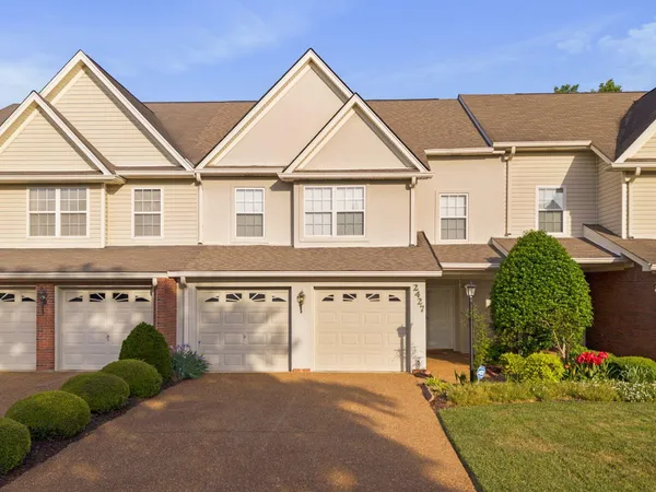 2427 Queens Lace Trail