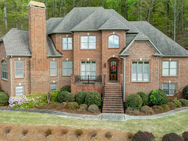 1572 Woodridge Place