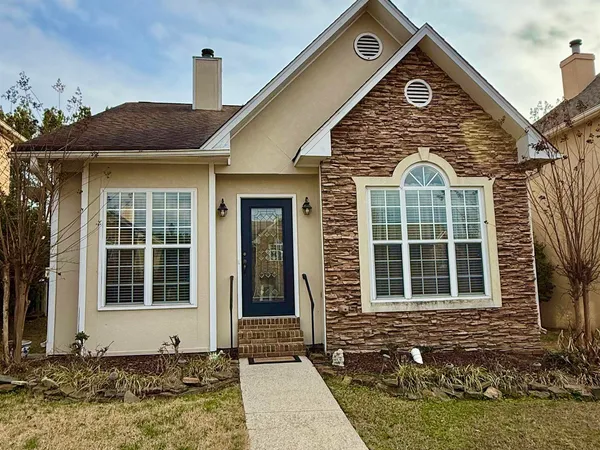 127 Warwick Circle