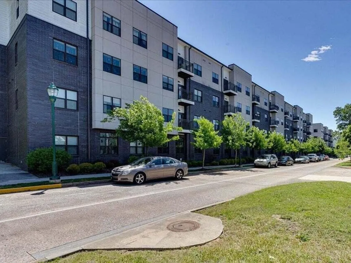 782 Riverfront Parkway