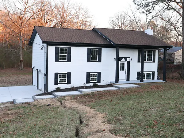 2512 Maplewood Drive