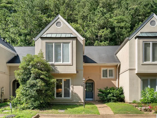 3302 Shallowford Circle