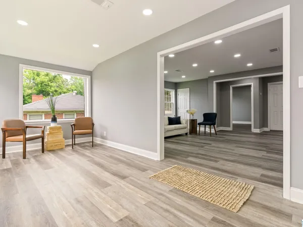 221 Short 24th Avenue