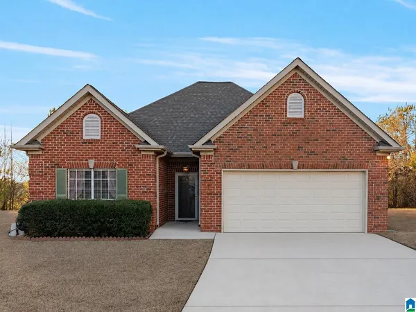 562 Summit Circle