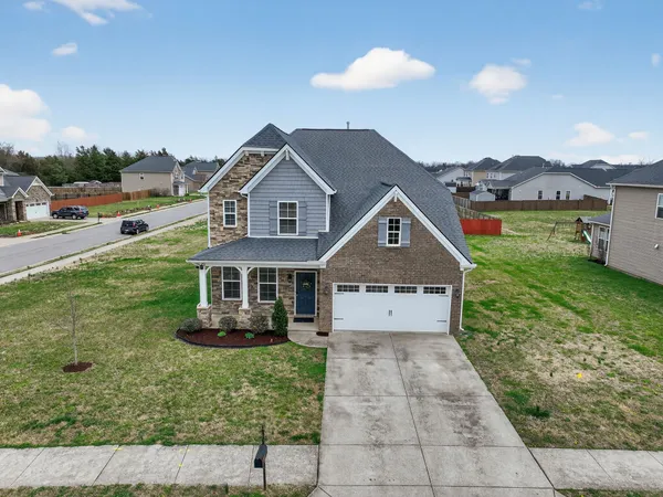 3527 Lantern Ln