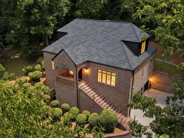 911 Velmont Lane