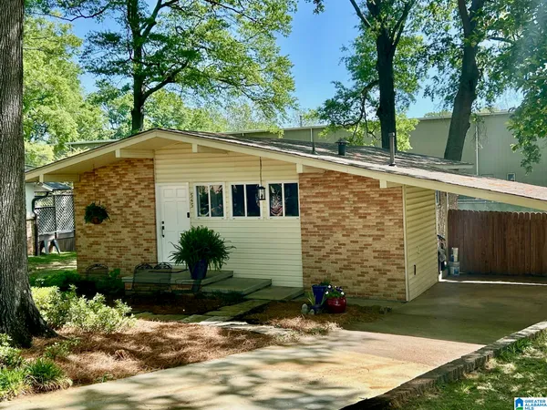 545 Edgecrest Drive