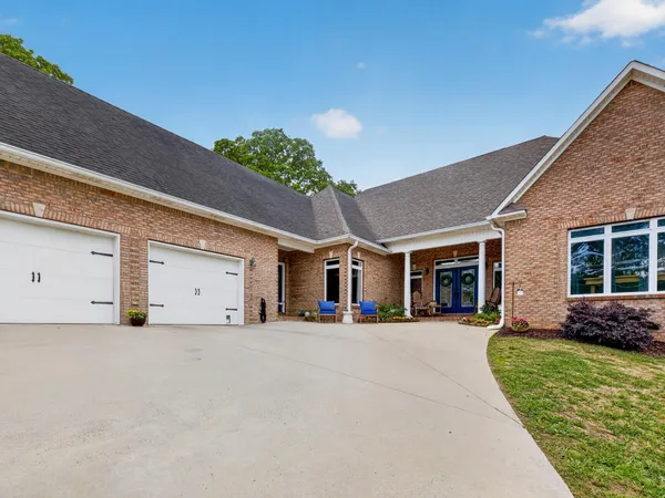 926 Deblyn Circle